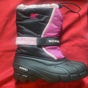 NWOT SOREL LITTLE GIRL SIZE 3 PINK/PURPLE/BLACK WITH LINERS AND VELCRO CLOSURE